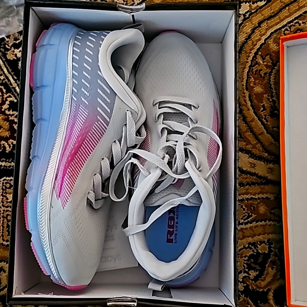 Ladies sneakers